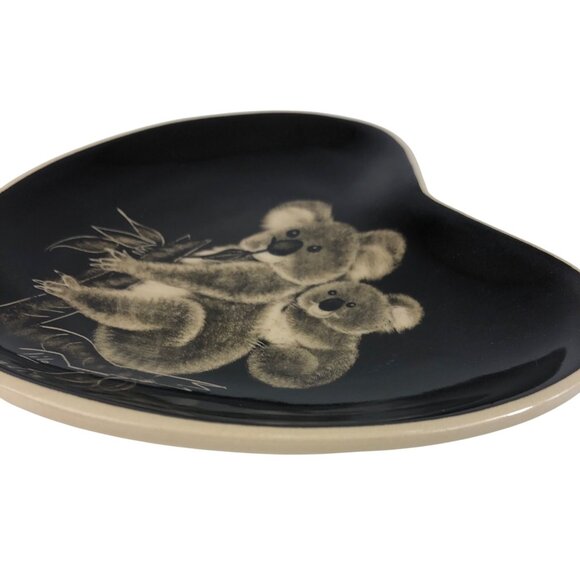 Heart-Shaped Ceramic Plate With Koala Design Handpainted "Australia" - Picture 6 of 11
